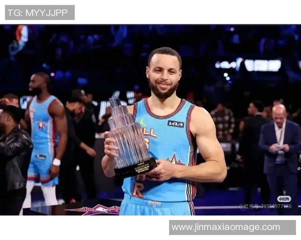 库里荣获月度最佳球员，实至名归