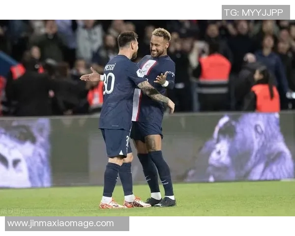 球迷炸锅:巴黎这一行为引热议! 球迷炸锅:巴黎这一行为引热议!